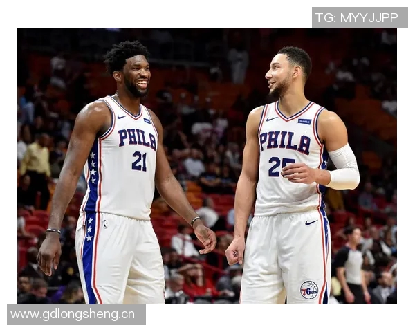 弗兰克盛赞西蒙斯表现出色并对特尔和库杜斯的进球感到欣喜