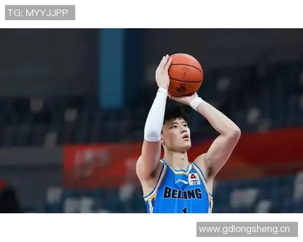 曾凡博NBA中国赛表现平平首战无出手次战坐冷板凳引关注