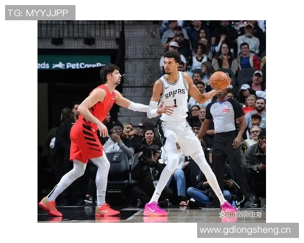 马刺凭借文班亚马的勇猛表现成功终结雷霆的连胜之路